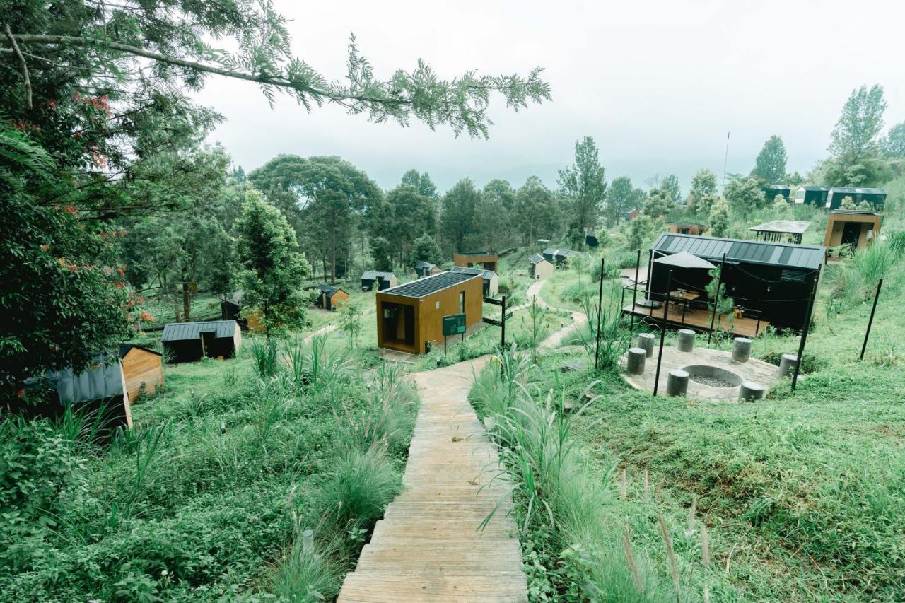 Bobocabin Gunung Mas, Puncak Hotel Tagalbato Exterior photo